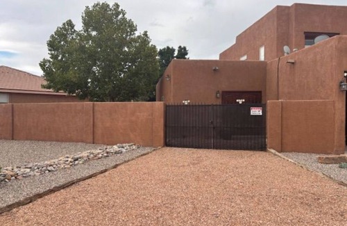 North Valley Casa | Cozy bungalow in charming Albuquerque near Balloon Fiesta Park with Mtn. Views