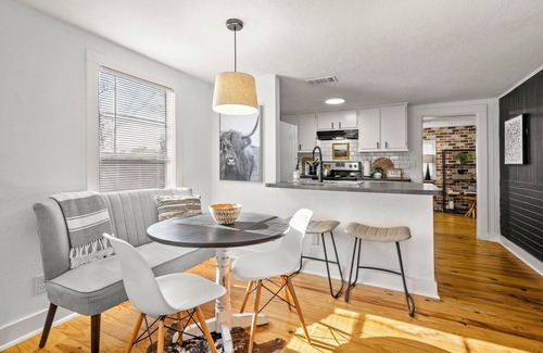 Tomball Casa | Cozy bungalow in charming Old Town Tomball