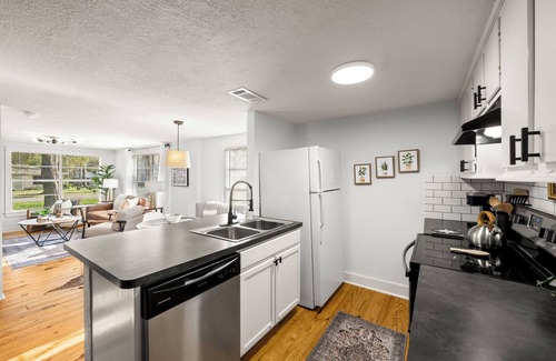 Tomball Casa | Cozy bungalow in charming Old Town Tomball