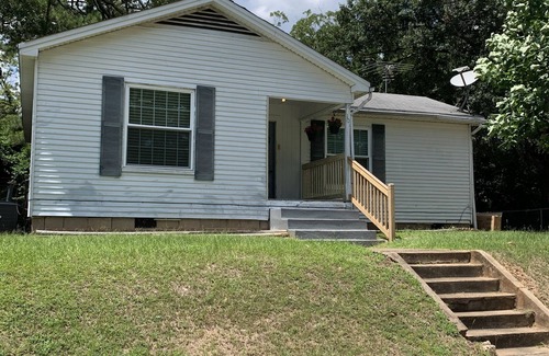 Minden Casa | Cozy, bungalow in downtown Minden.