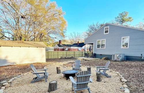Fuquay-Varina Casa | Cozy bungalow in the heart of downtown Fuquay-Varina. Pet Friendly!