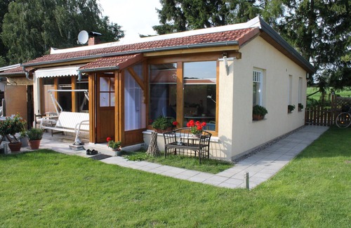 Klocksdorf Casa | Cozy bungalow on the lake with garden and terrace ideal for people and animals.