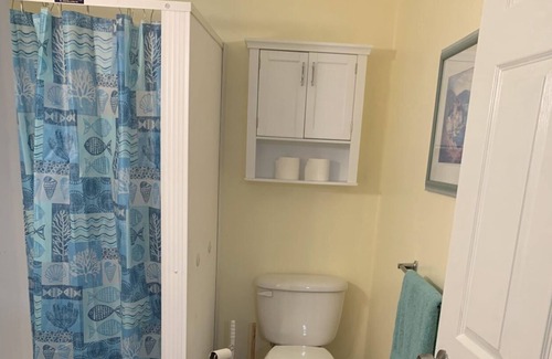 La Vista Cabaña | Cozy Bungalow, one mile from the beach. Pet friendly with no pet fees.
