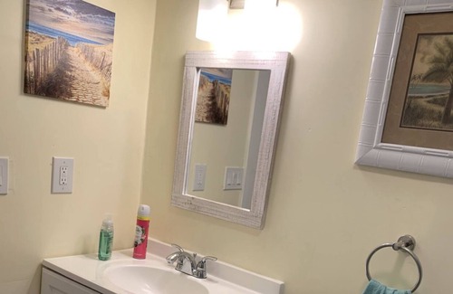 La Vista Cabaña | Cozy Bungalow, one mile from the beach. Pet friendly with no pet fees.