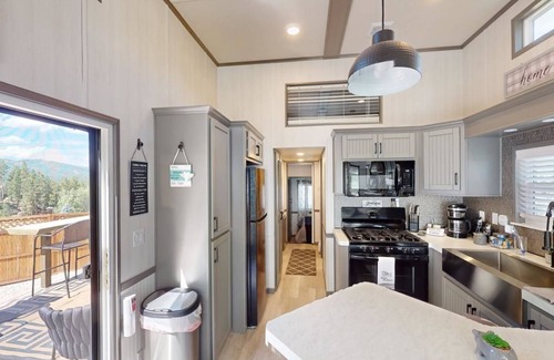 Hill City Casa | Cozy Bungalow with Hot Tub near Mt Rushmore & Custer State Park
