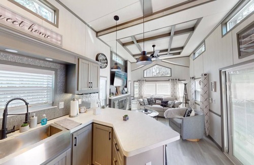 Hill City Casa | Cozy Bungalow with Hot Tub near Mt Rushmore & Custer State Park