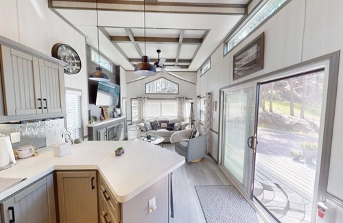 Hill City Casa | Cozy Bungalow with Hot Tub near Mt Rushmore & Custer State Park