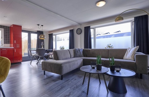Kaatsheuvel Casa | Cozy bungalow with spa close to the Efteling