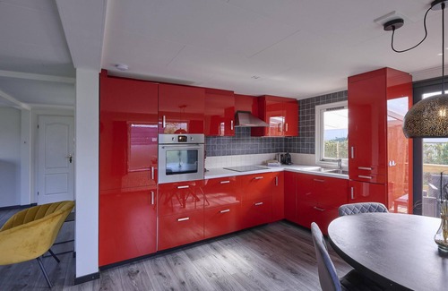 Kaatsheuvel Casa | Cozy bungalow with spa close to the Efteling