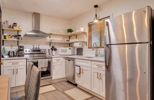 Village at Camelback Condominio | Cozy but spacious place with walking distance to s