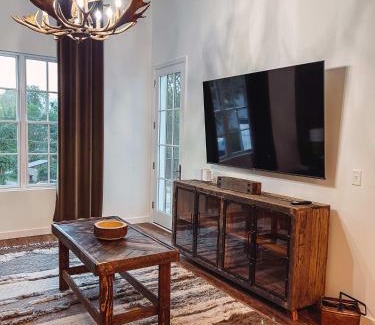 North Nashville Casa | Cozy Cabin - 2 Miles to Broadway & Free Parking