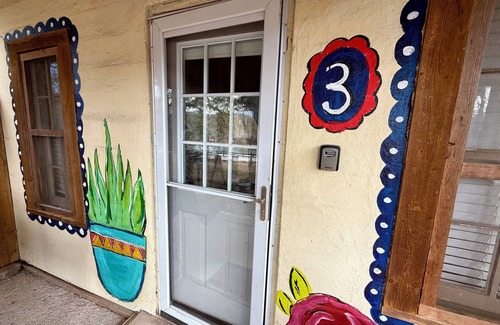 Ingram Cabina | Cozy cabin #3 with WiFi and AC in fabulous Ingram, TX. Guadalupe River