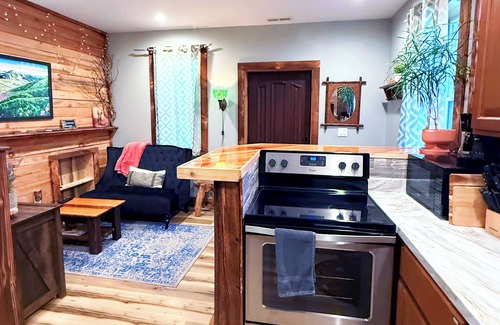 Woodfin Cabina | Cozy Cabin Apartment - 12 minutes from downtown Asheville