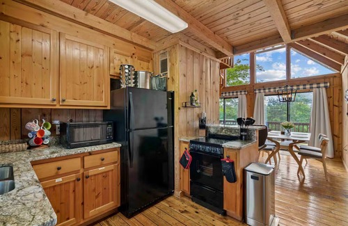 Six Mile Cabina | Cozy Cabin at Lake Keowee