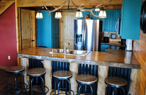 Edgemont Cabina | Cozy cabin atop 80 private acres w/ panoramic view of Greers Ferry Lake & Ozarks