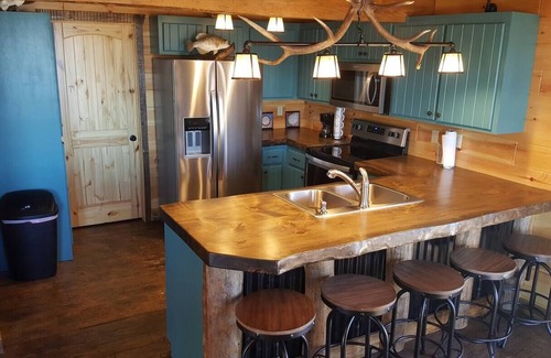 Edgemont Cabina | Cozy cabin atop 80 private acres w/ panoramic view of Greers Ferry Lake & Ozarks