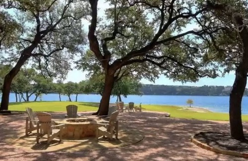Spicewood Cabina | Cozy cabin by the lake with amazing amenities and resort pool!