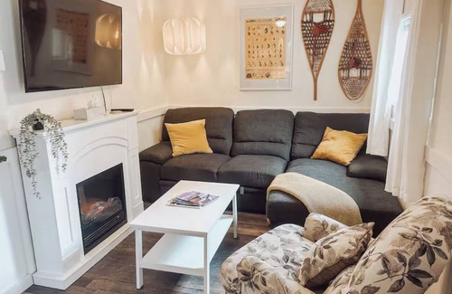 Castlegar Casa | Cozy Cabin C | Bearfoot Bungalows | Castlegar Nature Stay | Walk to River/Trails