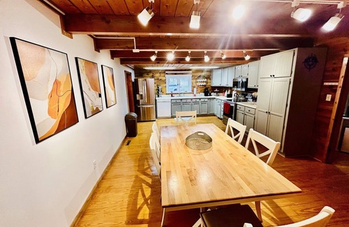 Radford Casa | Cozy Cabin close to Virginia Tech and Radford University