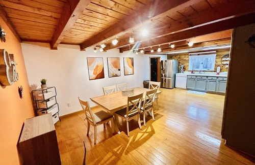 Radford Casa | Cozy Cabin close to Virginia Tech and Radford University