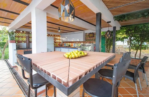 Apiay Cabina | Cozy cabin Family Room in wonderful Villavicencio with WiFi, AC