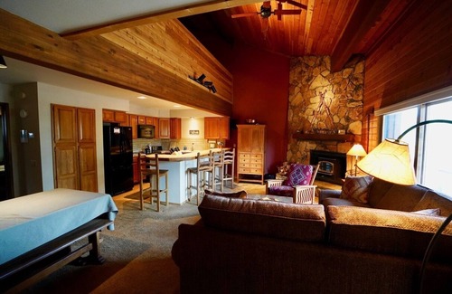 Mammoth Lakes Condominio | Ski Run Villas # 2 condominio ubicado en Apartada Cul De Sac