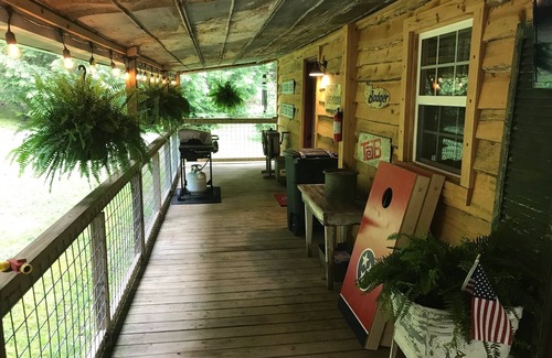 Rock Island Cabina | Cozy Cabin, Fire Pit, with Hot Tub Next To Rock Island State Park