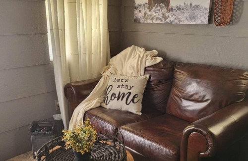 Proctor Cabina | Cozy Cabin, floating, illinois river, golfing