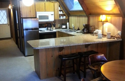 Sunriver Cabina | Acogedora cabaña para 6, bañera de hidromasaje, chimenea, pases SHARC, wifi gratuito, barbacoa, bicicletas, mascotas