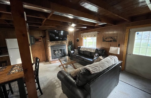 Houghton Lake Cabina | Cozy cabin great for vacationers, hunters/fishers, snowmobilers/ORVers!