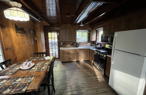 Houghton Lake Cabina | Cozy cabin great for vacationers, hunters/fishers, snowmobilers/ORVers!