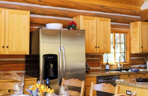 Valley of the Sun Cabina | Cozy Cabin- Hot Tub - Game Room- Sauna!