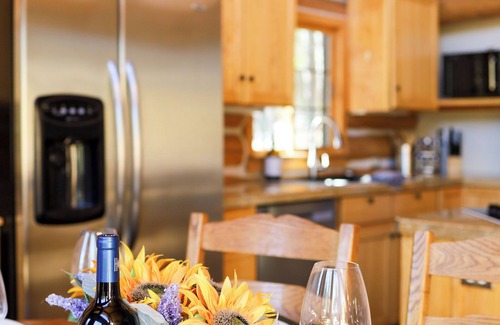 Valley of the Sun Cabina | Cozy Cabin- Hot Tub - Game Room- Sauna!