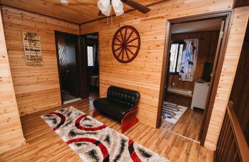 Tobyhanna Casa | Cozy Cabin in Pocono Farms with Hot tub Fire pit and close to many attractions