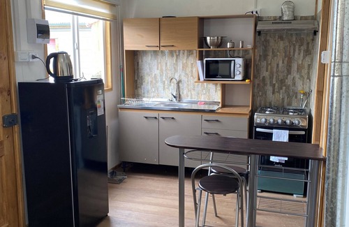 Punta Arenas Cabina | Cozy cabin in a quiet area, just steps from downtown and large green spaces.