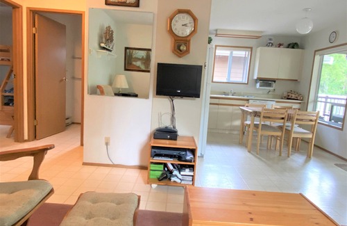 Sicamous Cabina | Cozy Cabin in Buena Vista Resort w/ Boat Slip, Beach/Lake Access, Kayaks, Park..