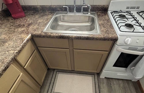Sturgis Cabina | Cozy cabin in enjoyable Sturgis with WiFi, AC
