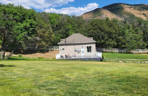 Utah County Casa | Cozy cabin in Hobble Creek Canyon. 27 acres private property to explore.
