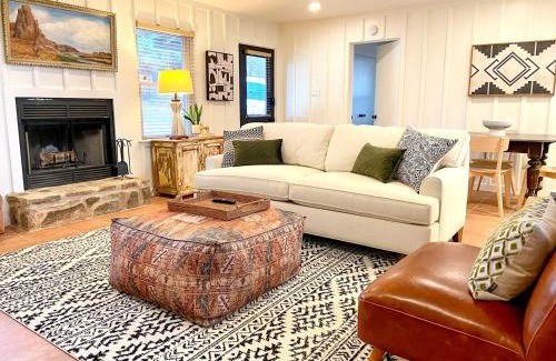 Ingram Casa | Cozy Cabin in Ingram, Texas for Romantic Weekends Away