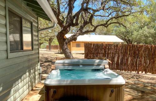 Ingram Casa | Cozy Cabin in Ingram, Texas for Romantic Weekends Away