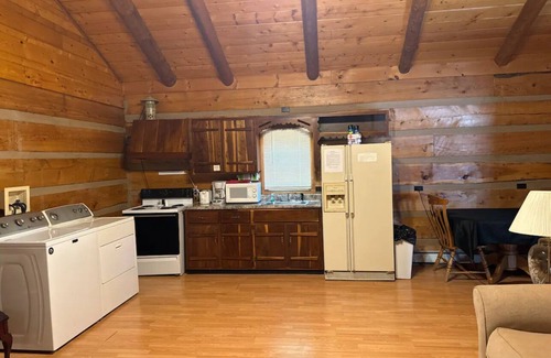 Seneca Rocks Cabina | Cozy cabin in lovely Seneca Rocks WV with WiFi, smart TVs and jucuzzi tub