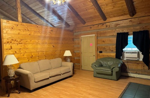 Seneca Rocks Cabina | Cozy cabin in lovely Seneca Rocks WV with WiFi, smart TVs and jucuzzi tub