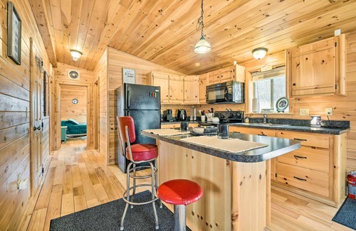 St George Cabina | Cozy Cabin in Parsons: Hike, Fish & Explore!