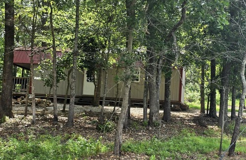 Lebanon Cabina | Cozy cabin in pleasant Lebanon with AC