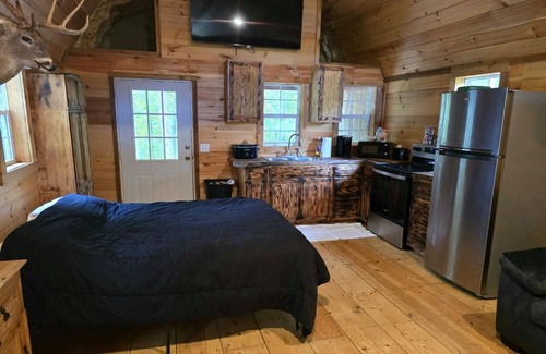 Lebanon Cabina | Cozy cabin in pleasant Lebanon with AC