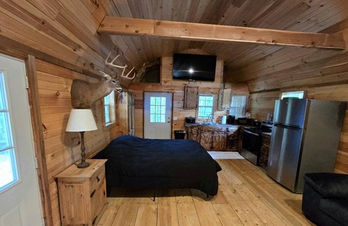 Lebanon Cabina | Cozy cabin in pleasant Lebanon with AC