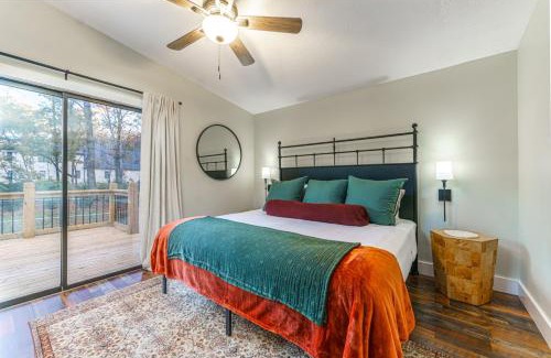 Ashley Oaks Casa | Cozy Cabin in the Woods w/Playroom, Deck & Lounge