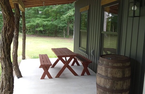 Dunlap Cabina | Cozy cabin in tranquil Dunlap with WiFi. Close to Fall Creek Falls state park.
