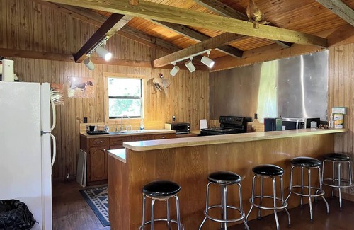Thrall Cabina | Cozy cabin located on 168 acres of quiet country living.
