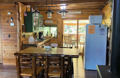 Central City Cabina | Cozy Cabin located in the heart of the Black Hills, but close to Deadwood & Lead